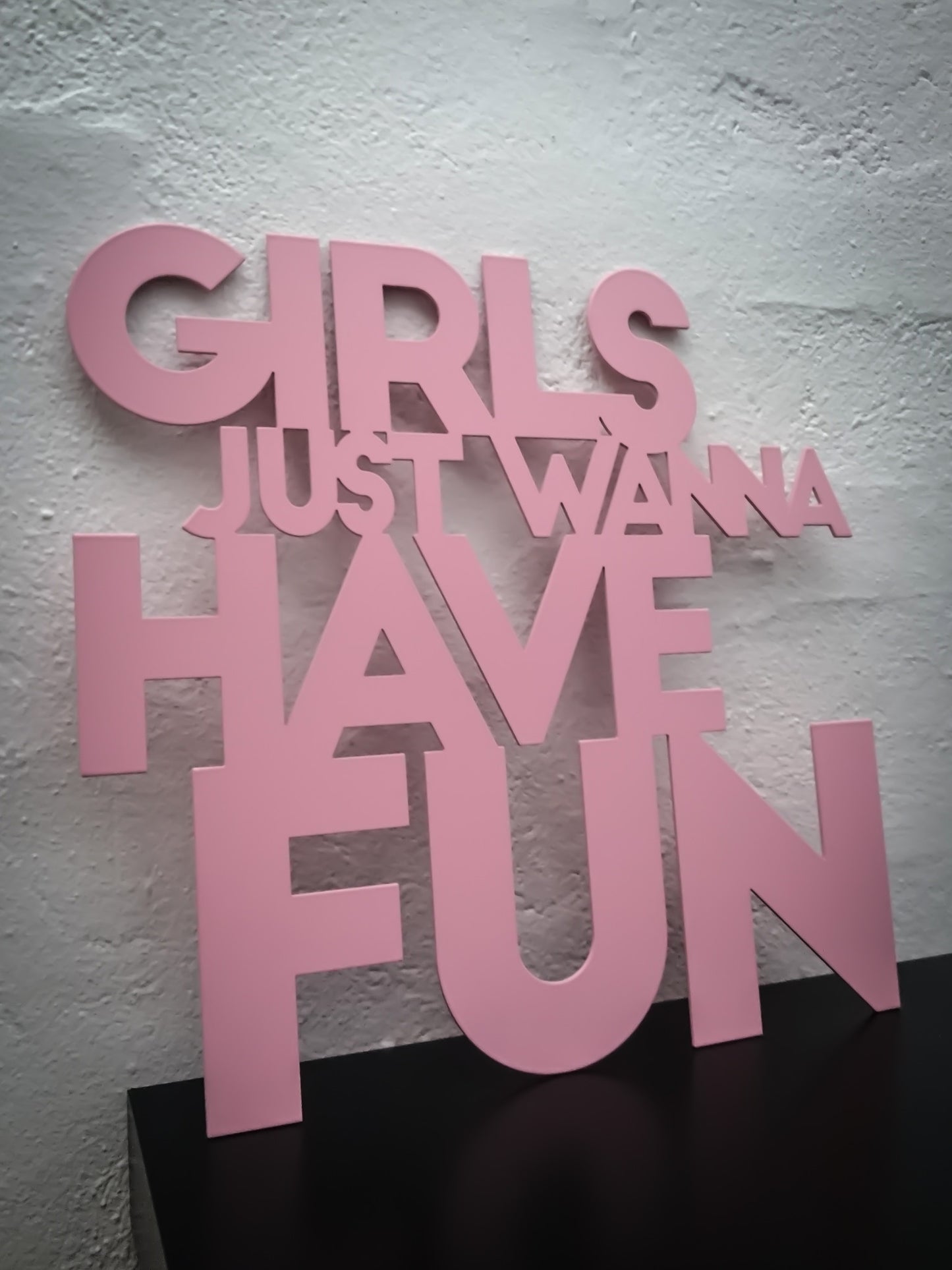 Girls just wanna have fun - Pink varnished 33x32cm