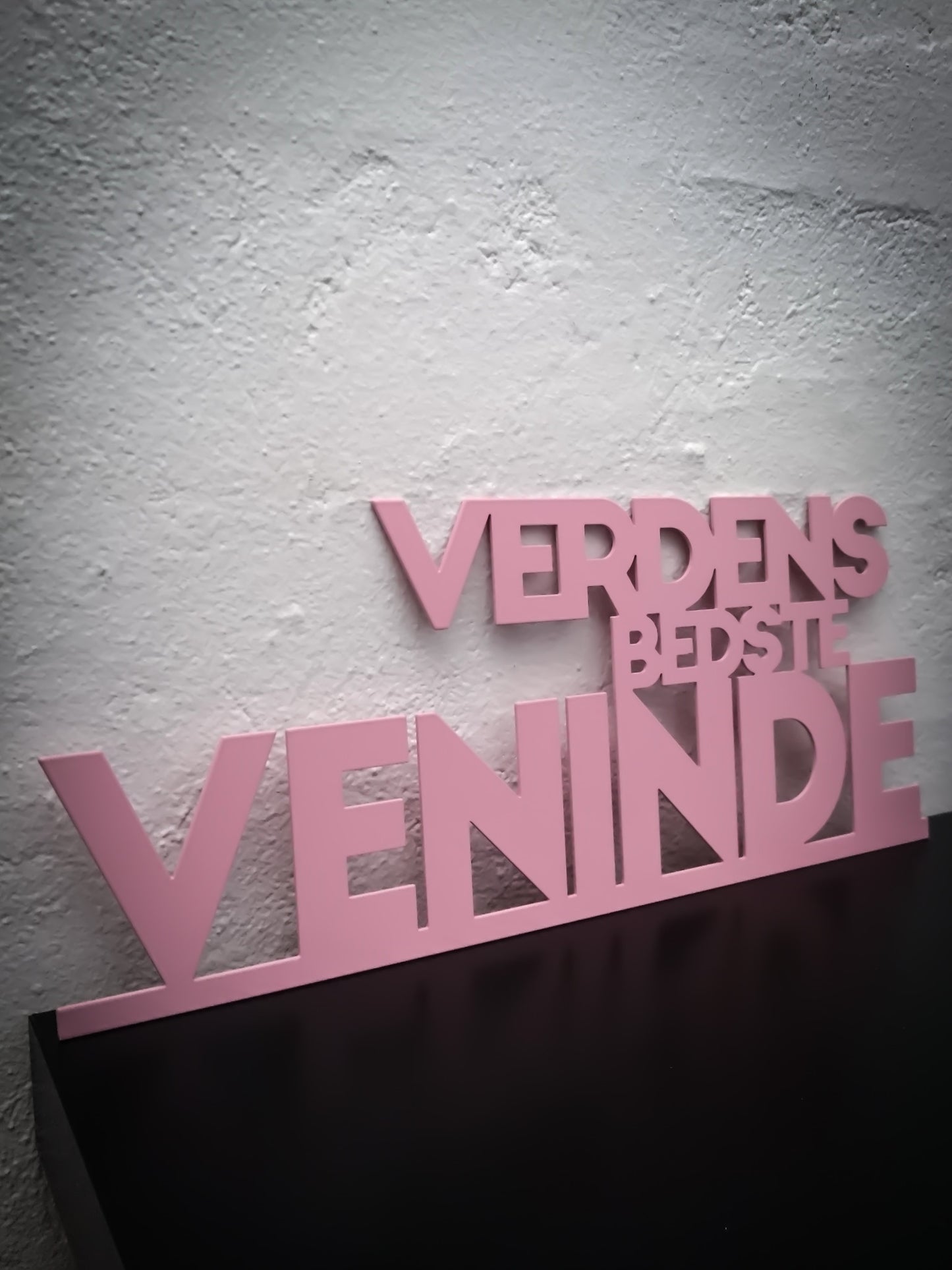 World's best friend - Pink lacquered 42x17.5cm