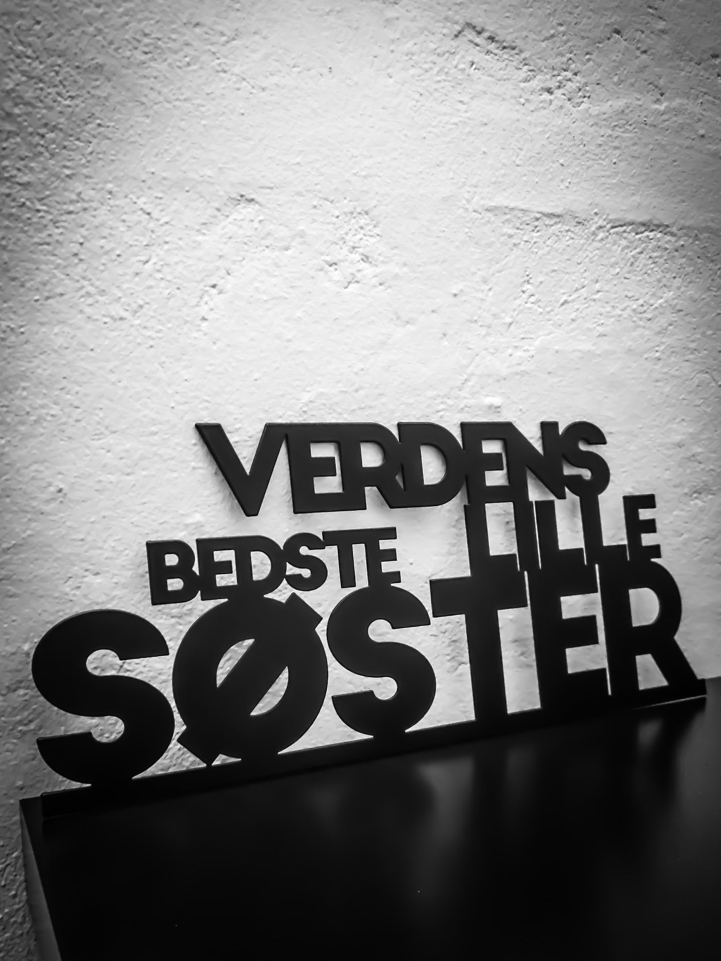 World's best little sister - Black lacquered 42x18.5cm