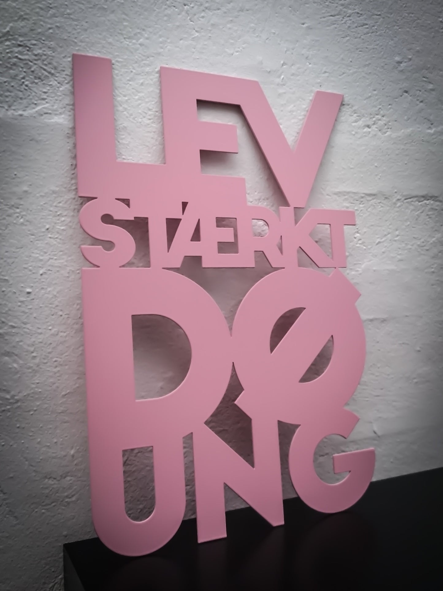 Live strong die young - Pink lacquered 27.5x41cm