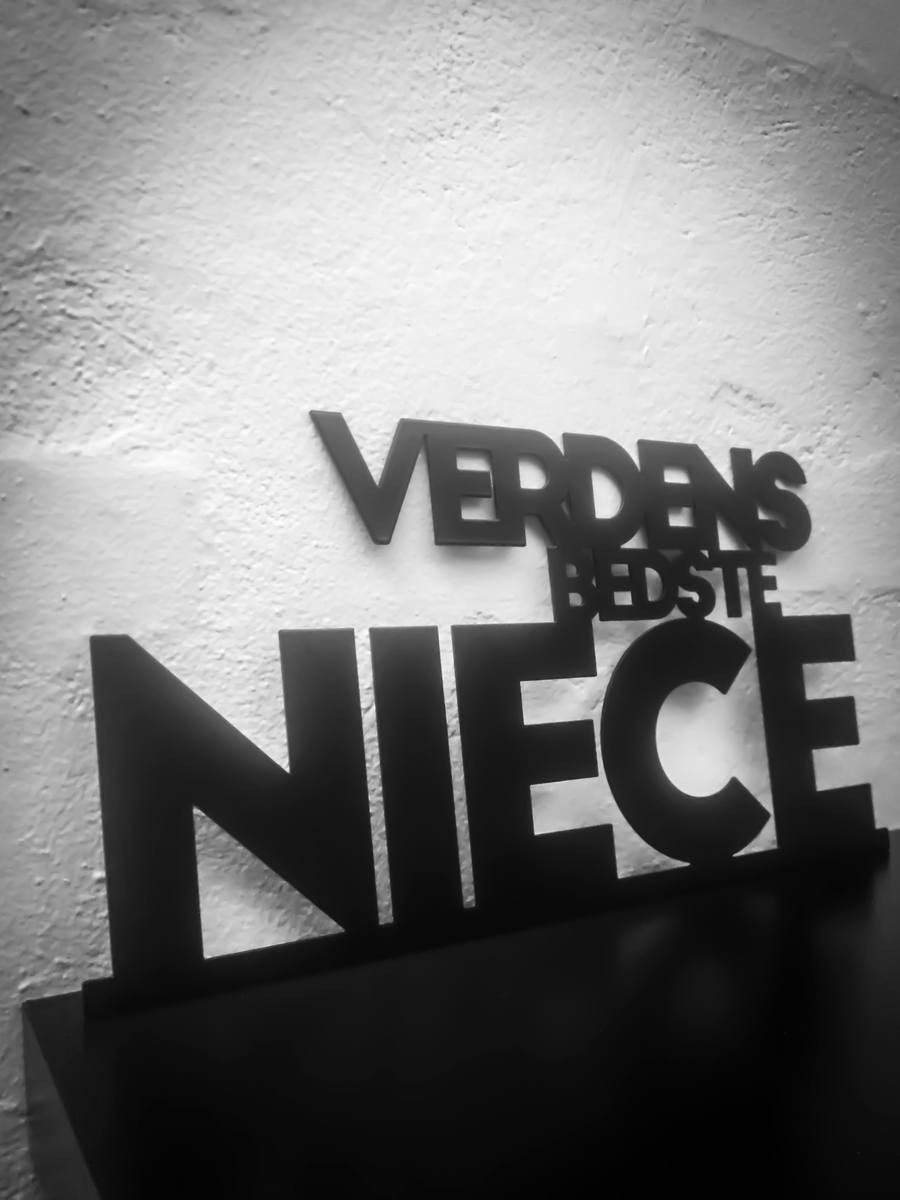 Verdens bedste niece - Sortlakeret 38x20cm