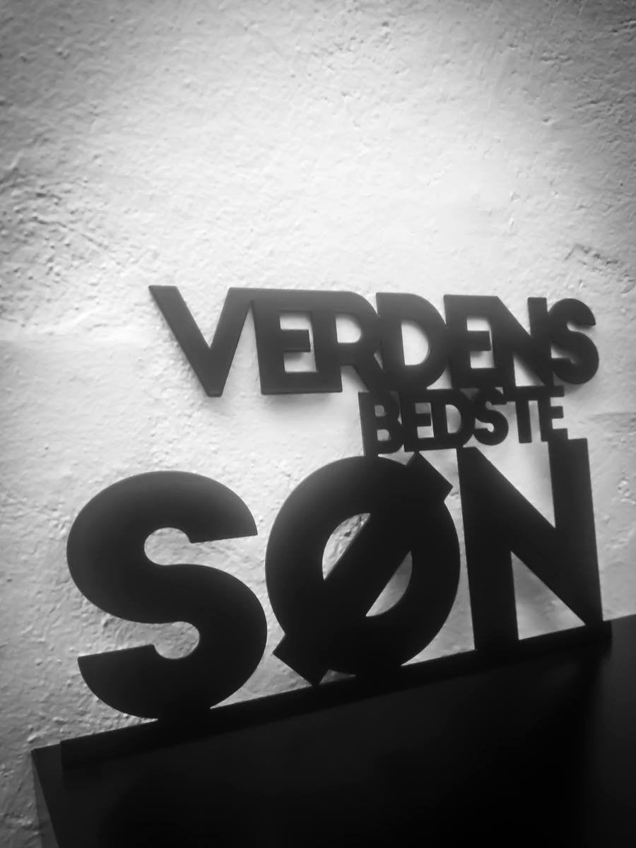 World's best son - Black lacquered 31.5x20cm