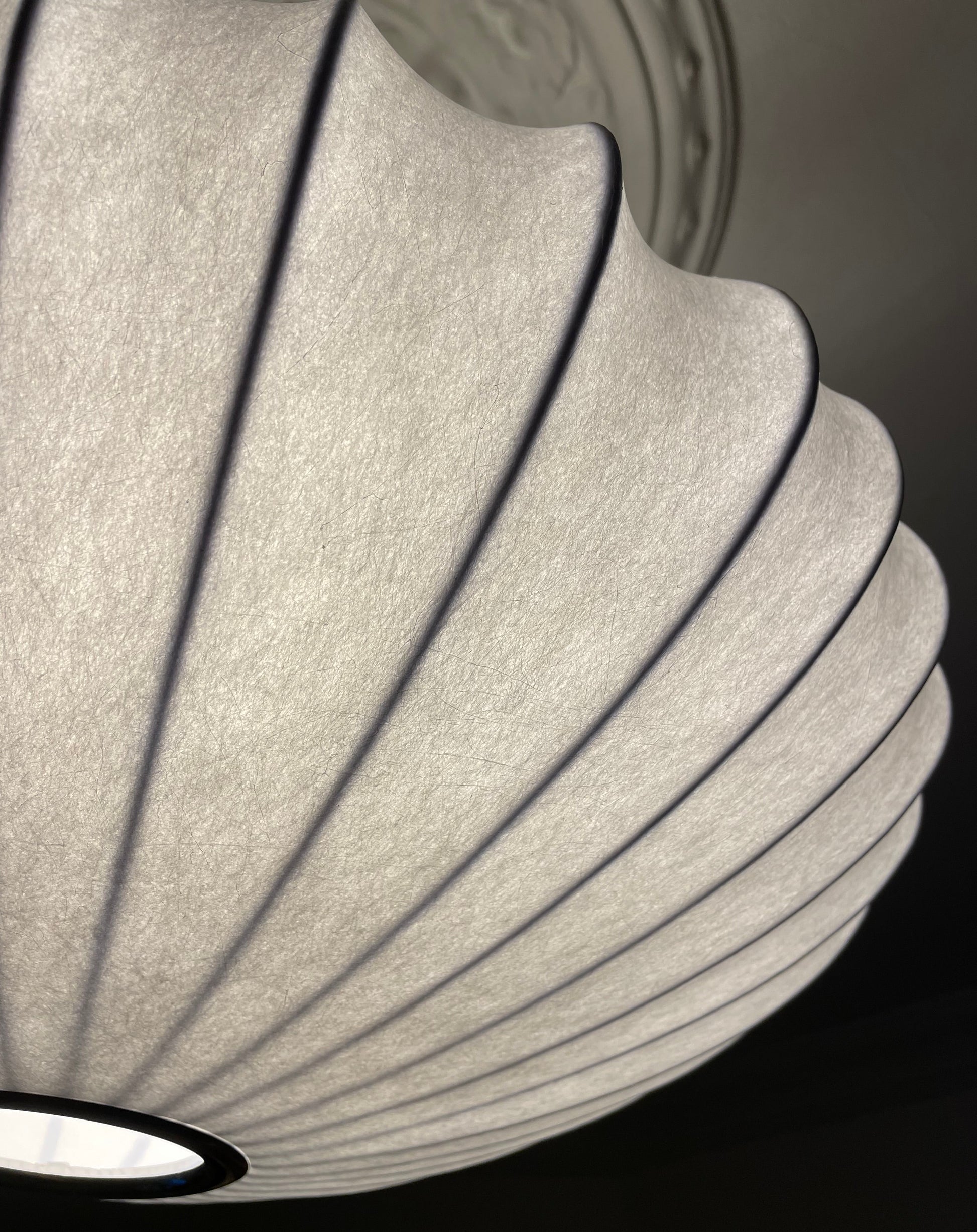 Ufo Glow pendellampe detalje med lys